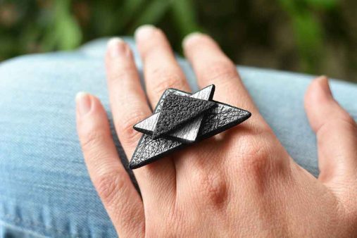 modni prstan Črni Srebrni Getriko - Unika Nakit