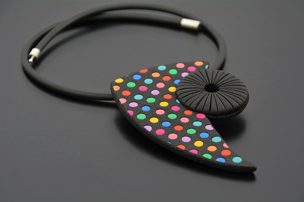 modna unikatna verižica pisana pika - unikanakit.si