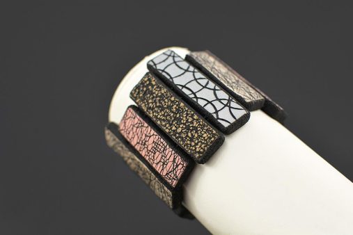 ročno izdelana unikatna zapestnica bež roza siva - Unika Nakit