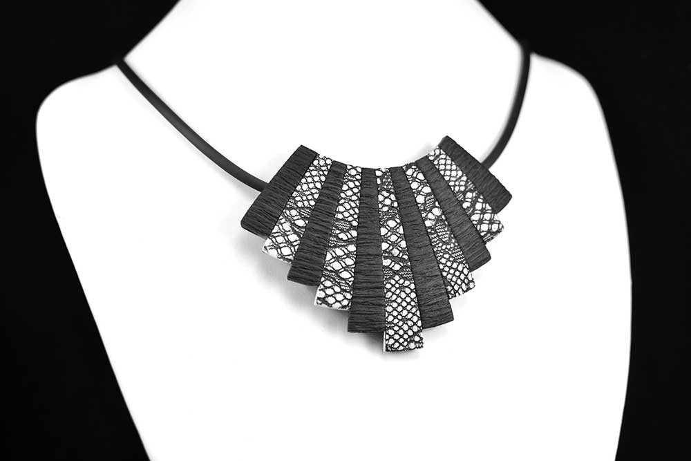 elegant verižica črna bela čipka unikat + Unika Nakit