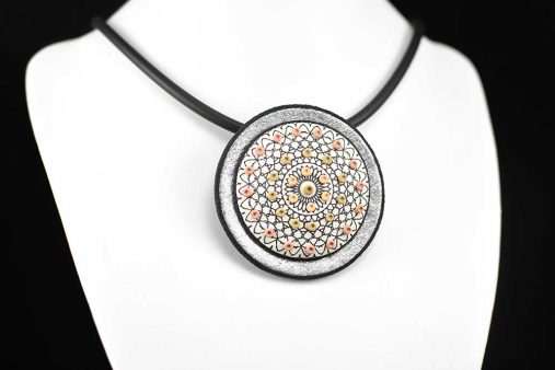 Roza bež ogrlica Mandala - unikatna verižica roza bež Mandala + Unika Nakit