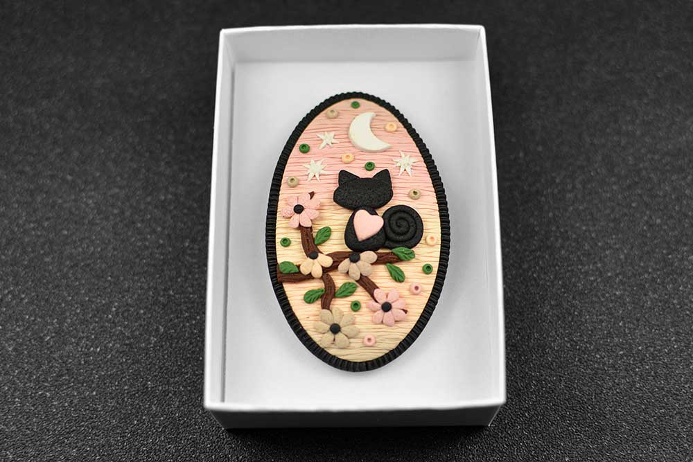 unikatna broška Muca na veji - Unika Nakit